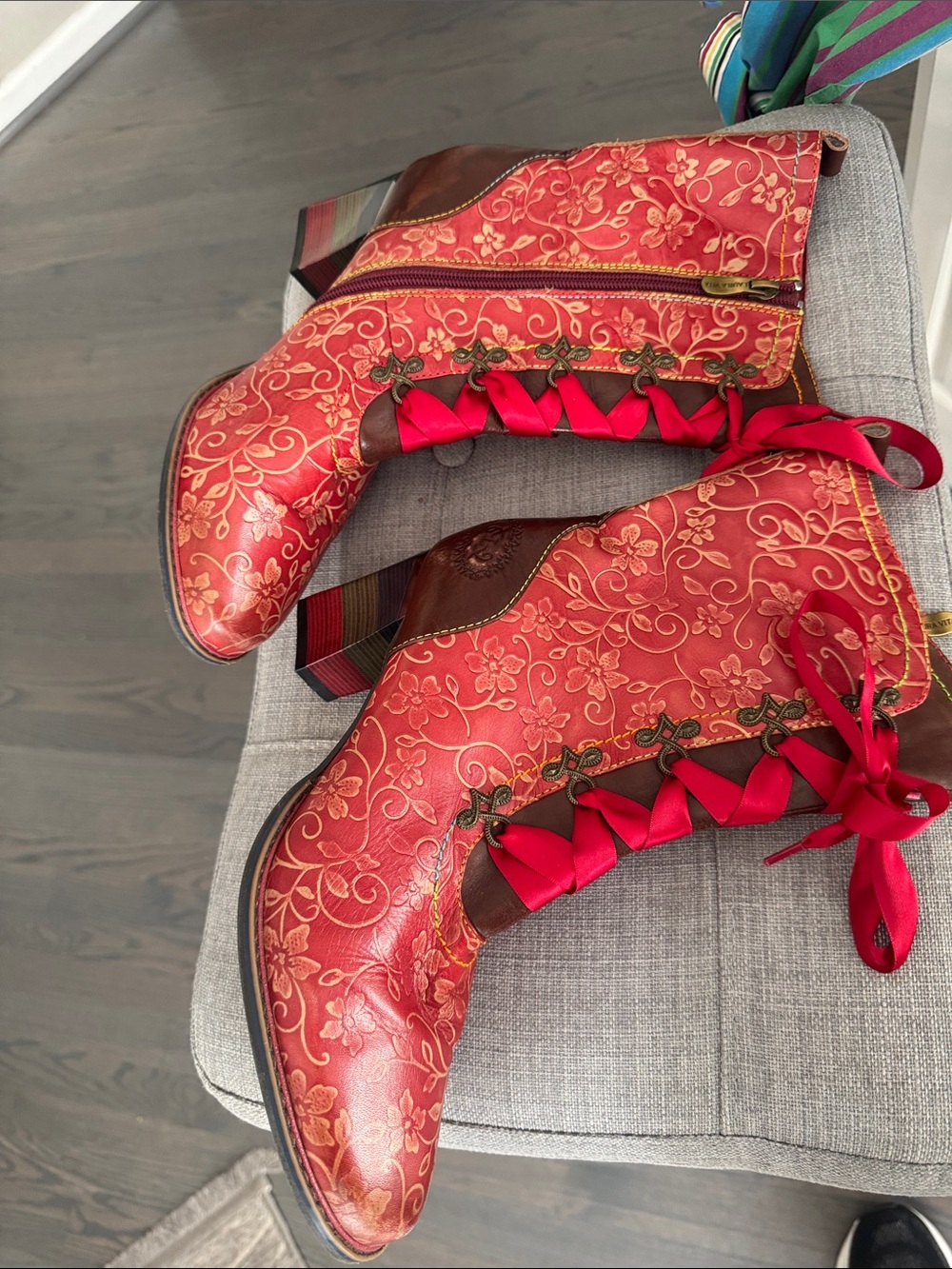 L’artiste  Women's Red Floral Lace-Up Mid Heel Boots 42 (10.5)‎ - Picture 2 of 12